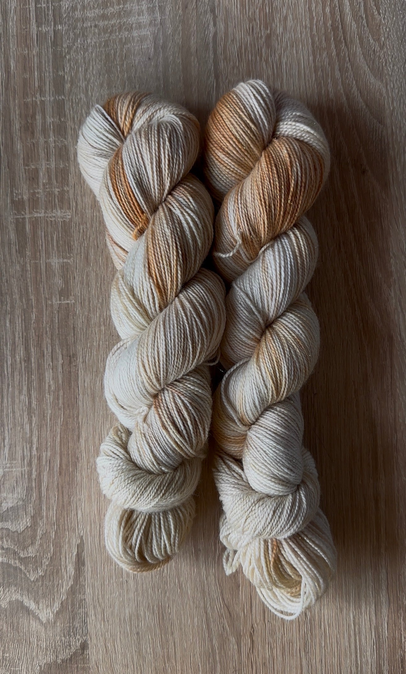 Feuilles d’automne : Mérinos, nylon, et Gold Stellina