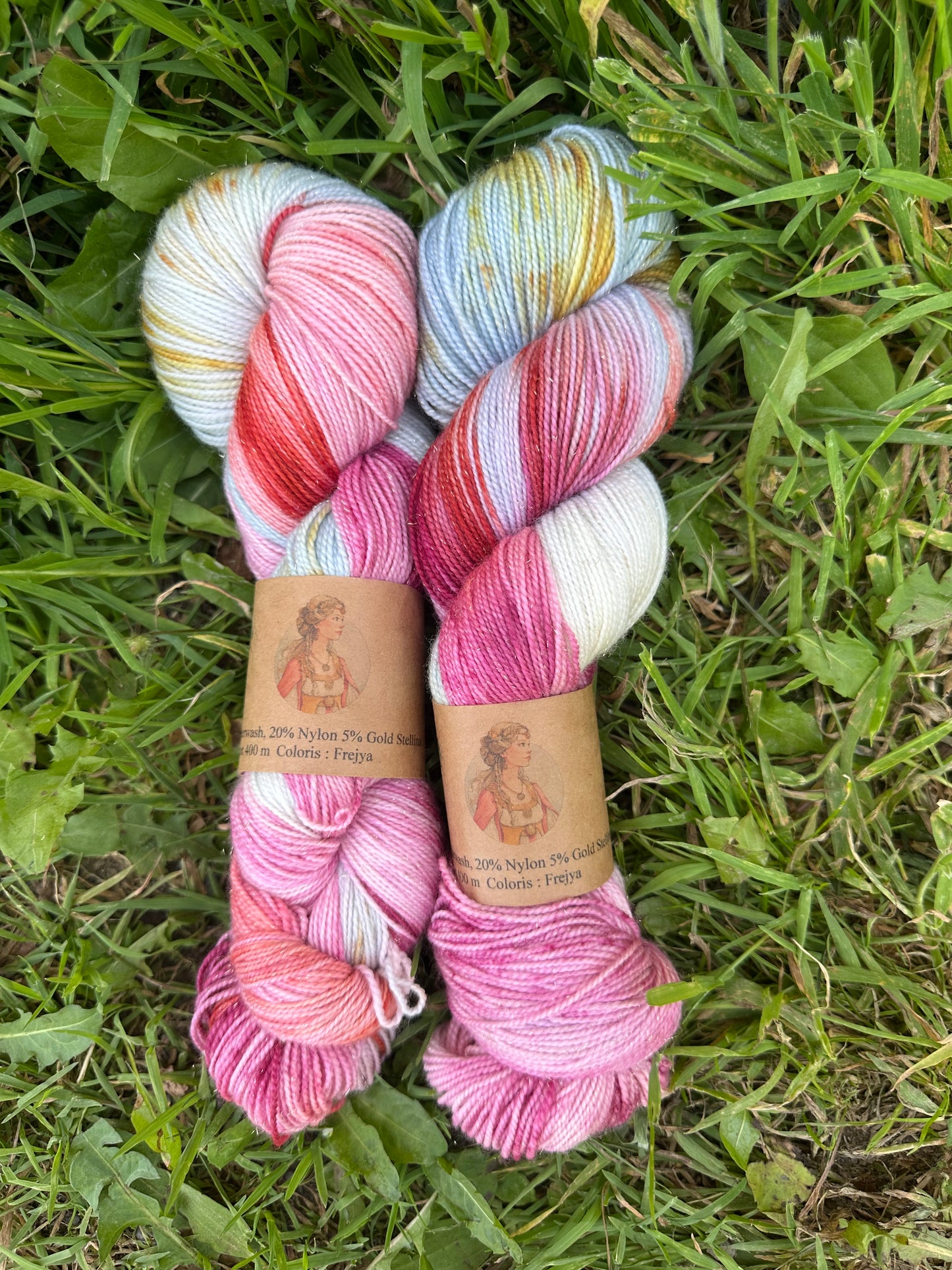 💖Frejya : Mérinos, nylon, et gold stellina