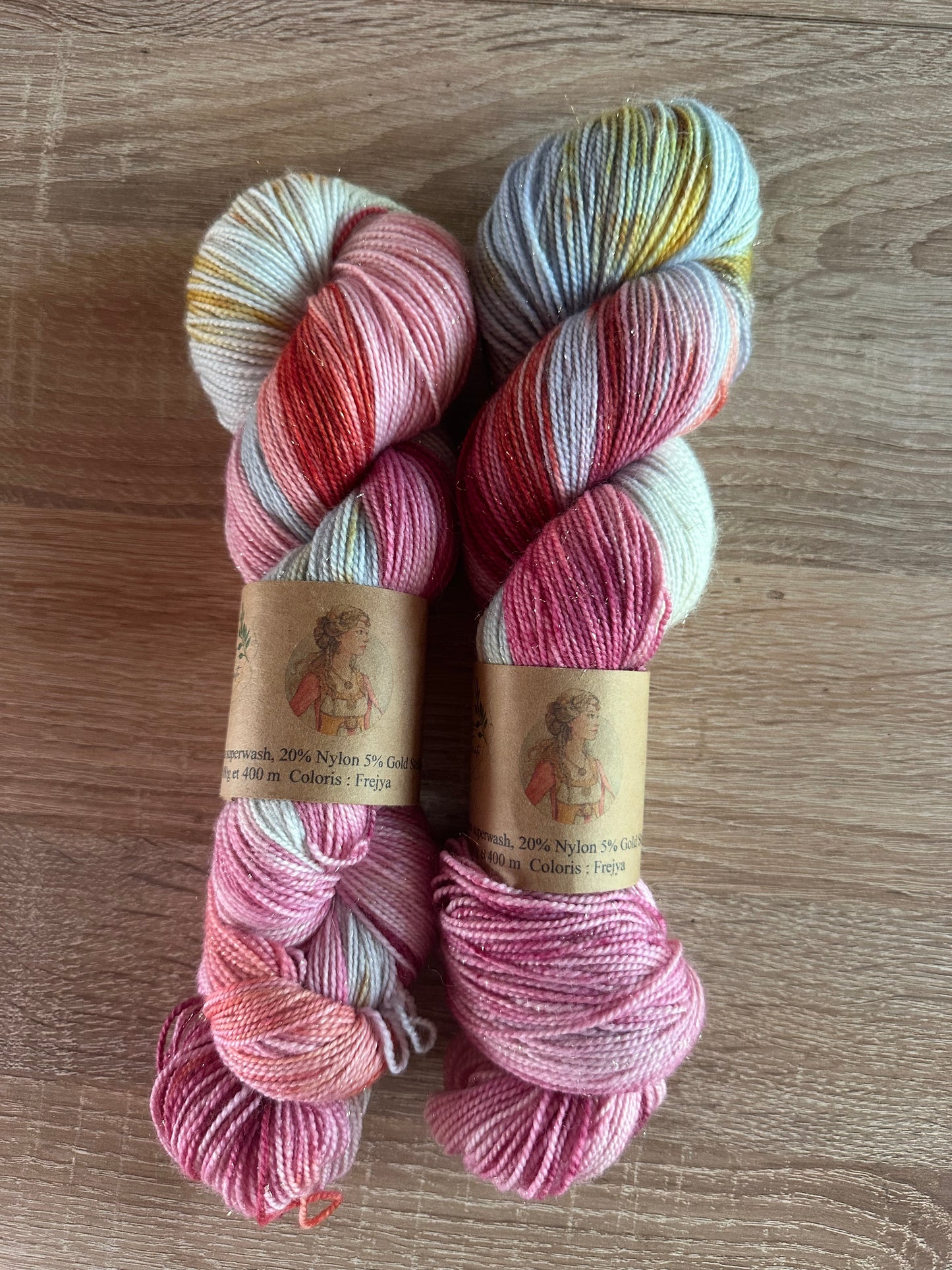 💖Frejya : Mérinos, nylon, et gold stellina