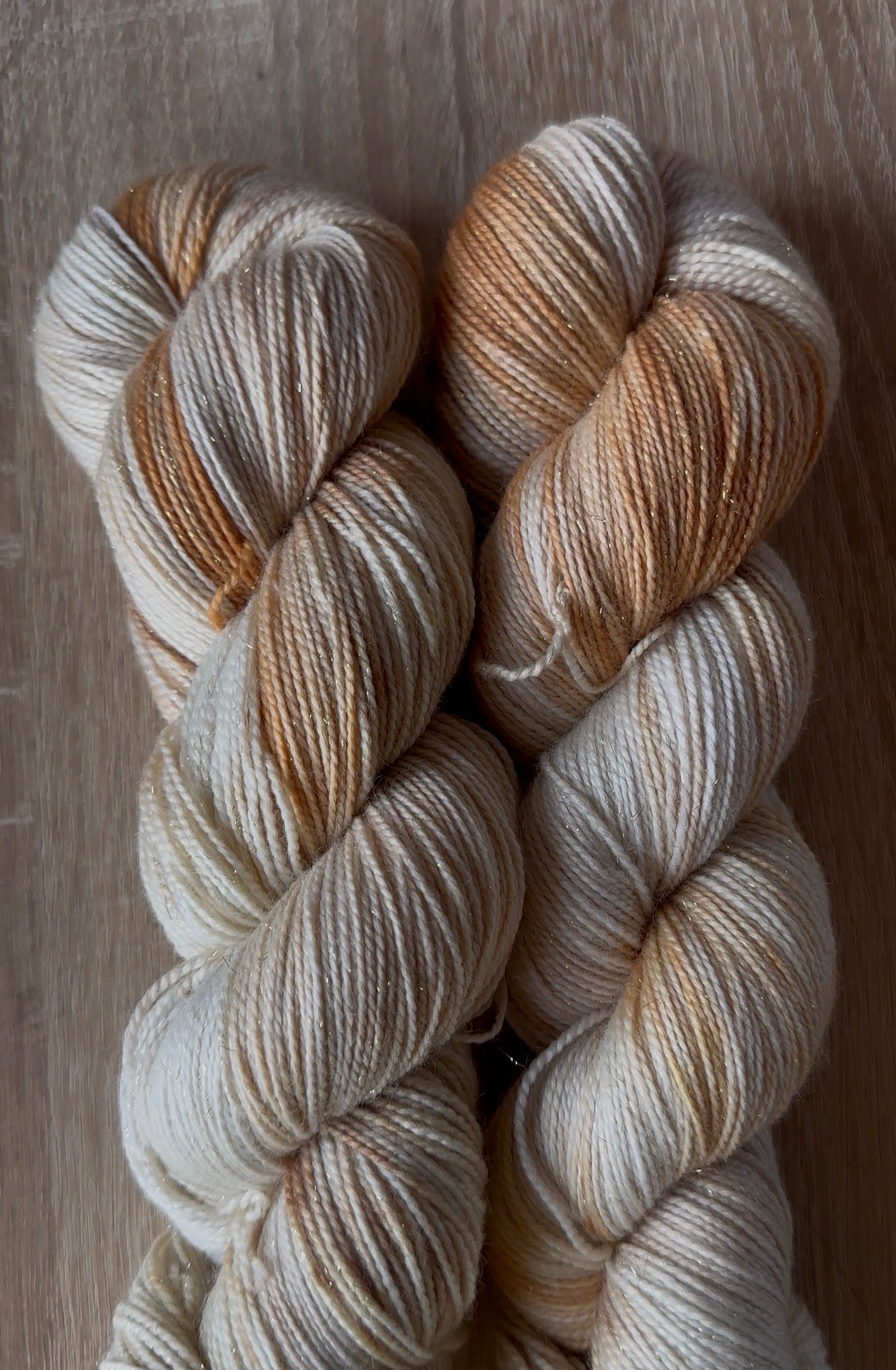 Feuilles d’automne : Mérinos, nylon, et Gold Stellina