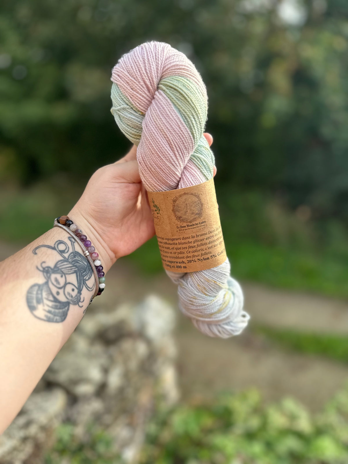 La dame blanche des landes: Mérinos, nylon, bronze stellina