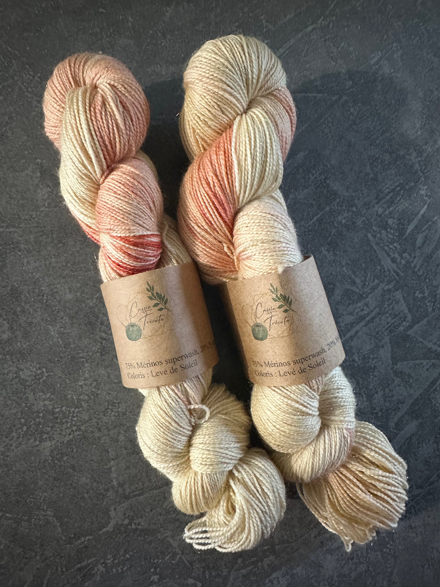 Levé de soleil : Fingering : Mérinos, Nylon, Gold stellina